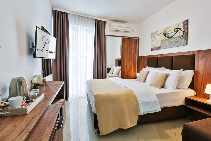 Imagen de la habitación del Hotel La Mer, Rafailovici. Foto 4