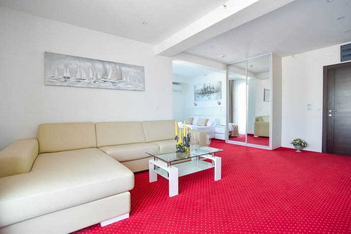 Imagen de la habitación del Hotel La Mer, Rafailovici. Foto 8