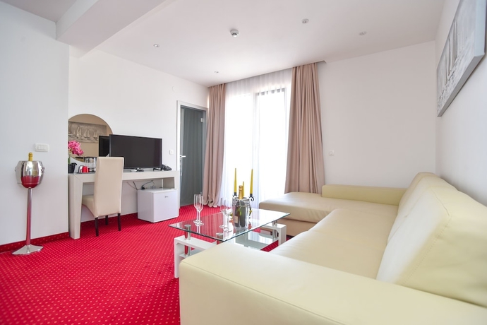 Imagen de la habitación del Hotel La Mer, Rafailovici. Foto 9