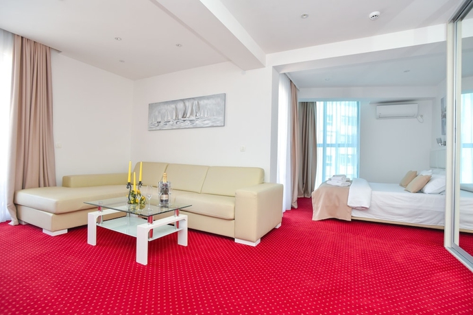 Imagen de la habitación del Hotel La Mer, Rafailovici. Foto 19