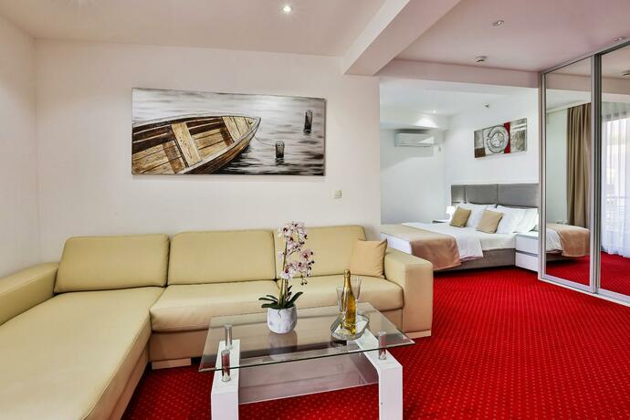 Imagen general del Hotel La Mer, Rafailovici. Foto 9