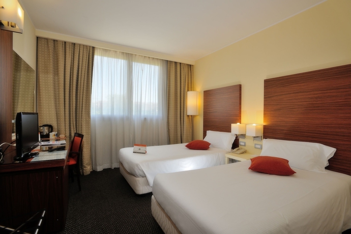 Imagen de la habitación del Hotel La Meridiana Bleisure. Foto 6