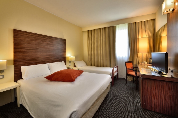 Imagen de la habitación del Hotel La Meridiana Bleisure. Foto 7