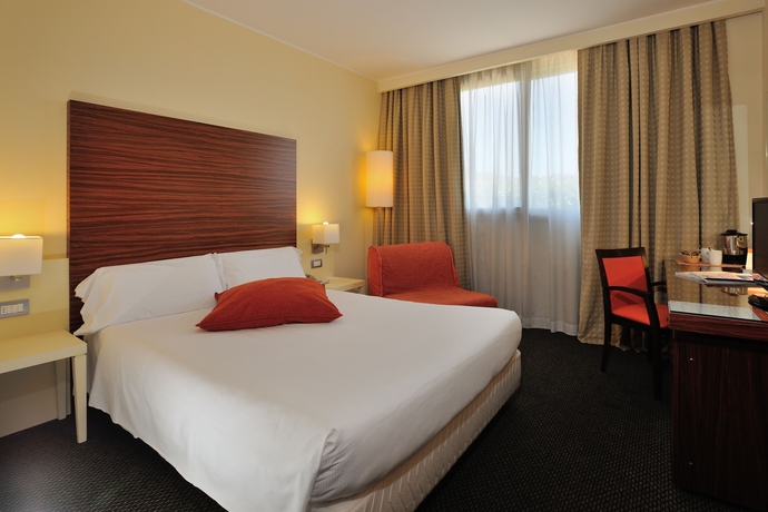 Imagen de la habitación del Hotel La Meridiana Bleisure. Foto 11