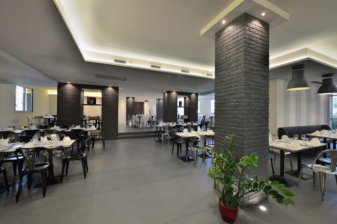 Imagen del bar/restaurante del Hotel La Meridiana Bleisure. Foto 2