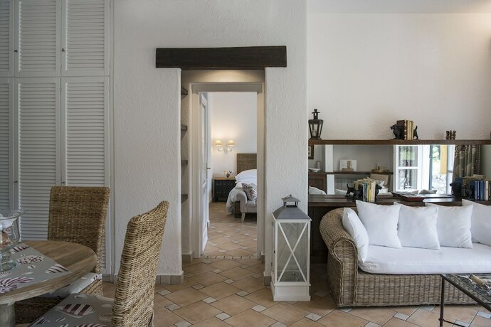 Imagen de la habitación del Hotel La Meridiana Relais and Chateaux. Foto 17
