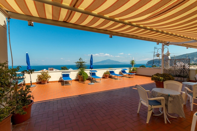 Imagen de los exteriores del Hotel La Meridiana, Sorrento. Foto 10