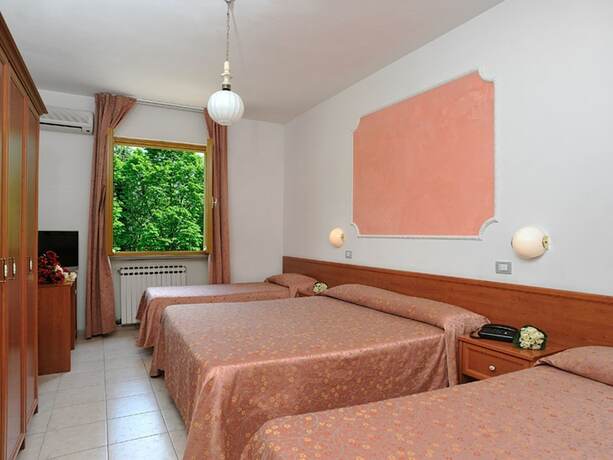 Imagen de la habitación del Hotel La Meridiana, Urbino. Foto 17