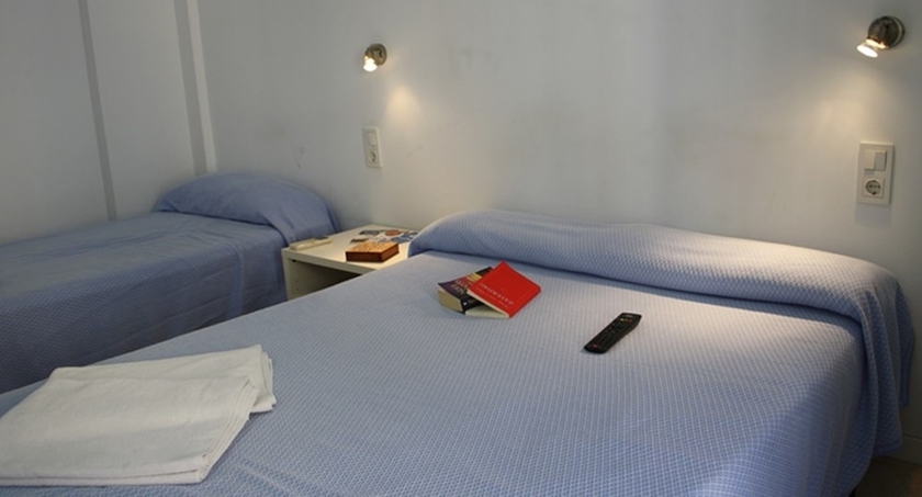 Imagen de la habitación del Hotel La Milagrosa, Alicante. Foto 12