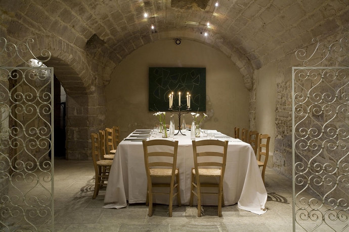 Imagen de los interiores del Hotel La Mirande. Foto 14