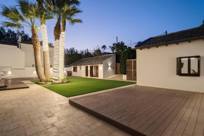 Imagen de los exteriores del Hotel La Moderna Suites. Foto 11