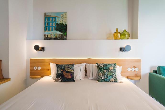 Imagen de la habitación del Hotel La Moderna Suites. Foto 8