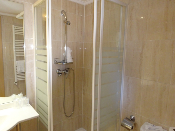 Imagen de la habitación del Hotel La Mola. Foto 4