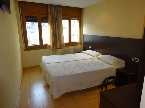 Imagen de la habitación del Hotel La Mola. Foto 5