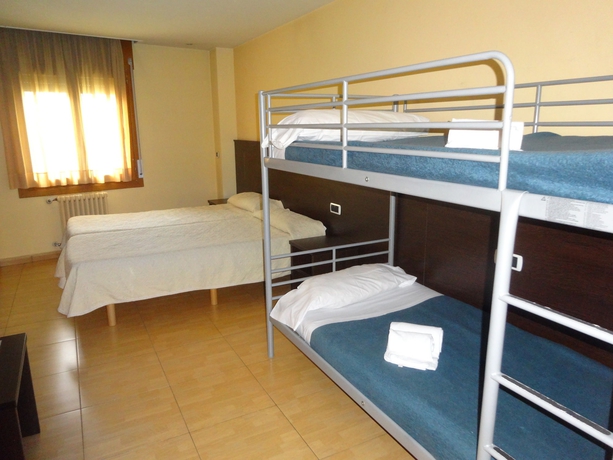 Imagen de la habitación del Hotel La Mola. Foto 6