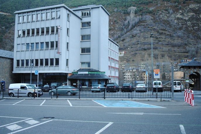 Imagen general del Hotel La Mola. Foto 1
