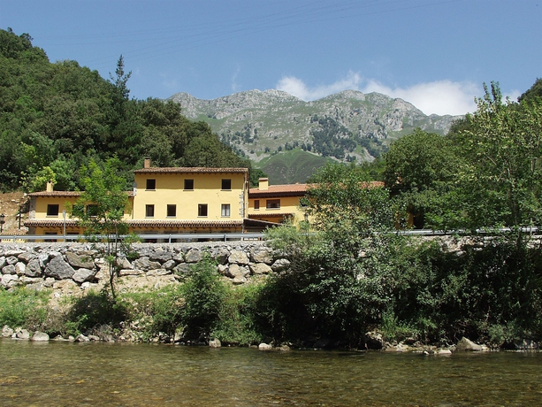 Imagen de los exteriores del Hotel La Molinuca. Foto 5