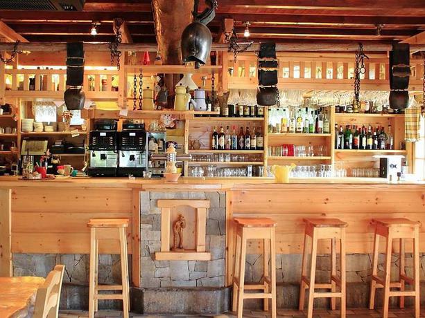 Imagen del bar/restaurante del Hotel La Mollini&egrave;re. Foto 3