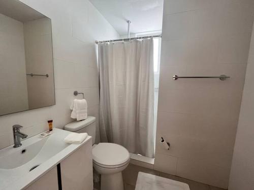 Imagen de la habitación del Hotel La Mona Loiza Apartments Complex. Foto 4
