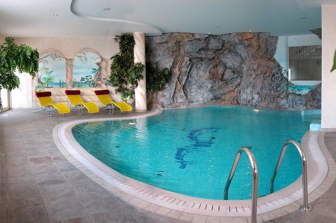 Imagen de la piscina del Hotel La Montanina, Malosco. Foto 19