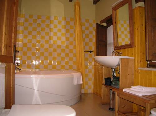 Imagen de la habitación del Hotel La Montaña Mágica Rural. Foto 16