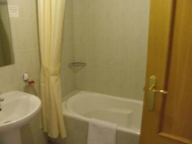 Imagen de la habitación del Hotel La Mora. Foto 12