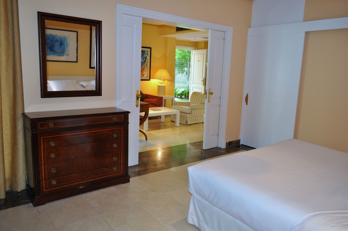 Imagen de la habitación del Hotel La Moraleja. Foto 6