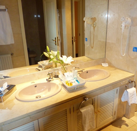 Imagen de la habitación del Hotel La Moraleja. Foto 7