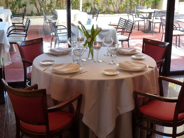 Imagen del bar/restaurante del Hotel La Moraleja. Foto 5