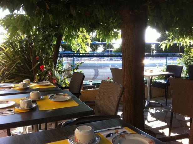 Imagen del bar/restaurante del Hotel La Nartelle. Foto 2