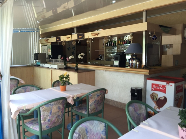 Imagen del bar/restaurante del Hotel La Nartelle. Foto 3