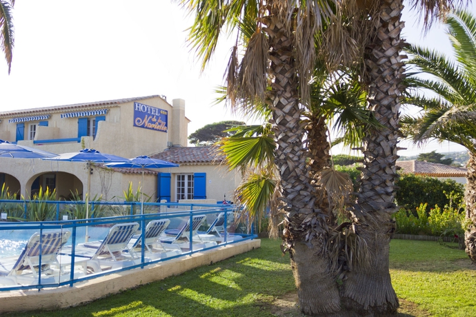 Imagen de la piscina del Hotel La Nartelle. Foto 14