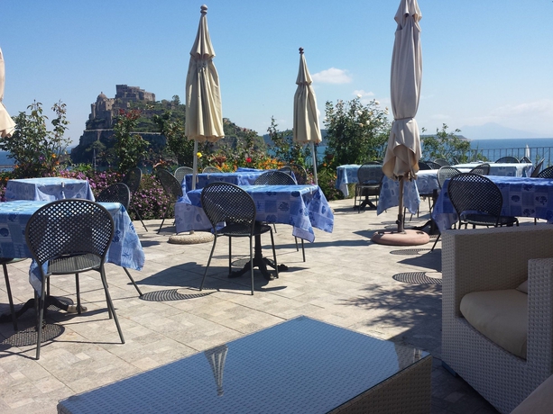 Imagen de los exteriores del Hotel La Ninfea. Foto 13