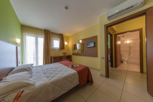 Imagen de la habitación del Hotel La Ninfea, Montesilvano. Foto 5