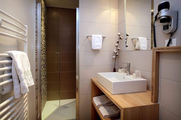 Imagen de la habitación del Hotel La Nivelle. Foto 15