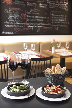 Imagen del bar/restaurante del Hotel La Nivelle. Foto 2