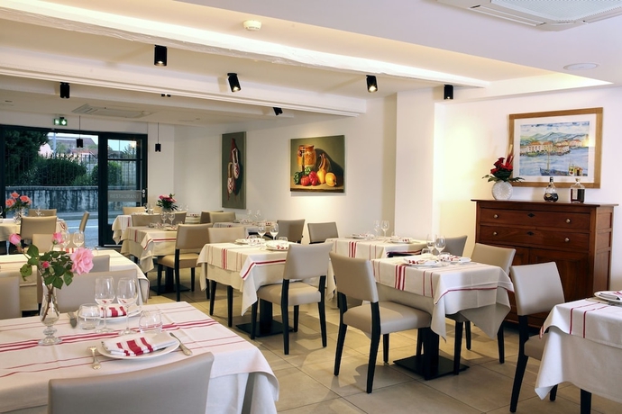 Imagen del bar/restaurante del Hotel La Nivelle. Foto 4