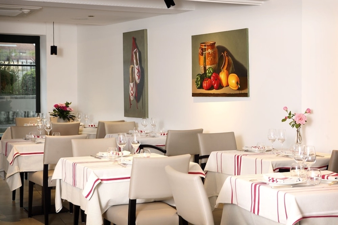 Imagen del bar/restaurante del Hotel La Nivelle. Foto 7