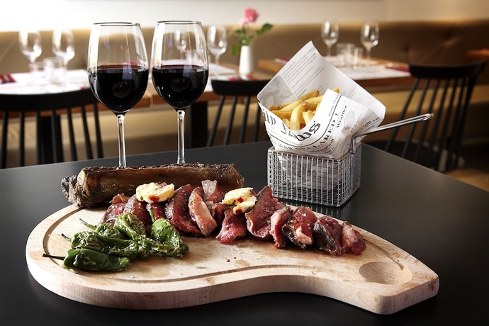 Imagen del bar/restaurante del Hotel La Nivelle. Foto 10