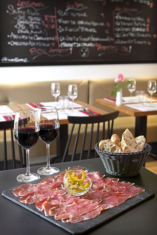 Imagen del bar/restaurante del Hotel La Nivelle. Foto 12