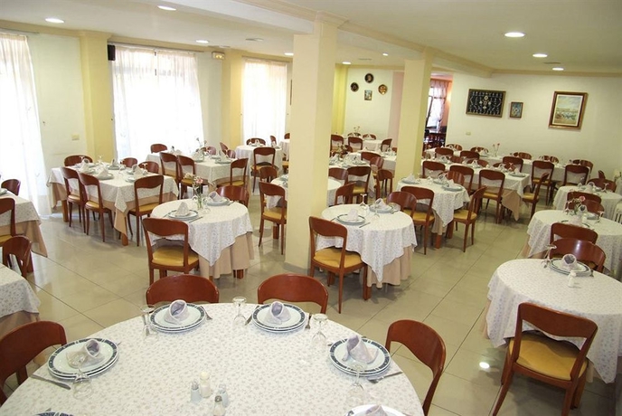 Imagen del bar/restaurante del Hotel La Noyesa. Foto 2