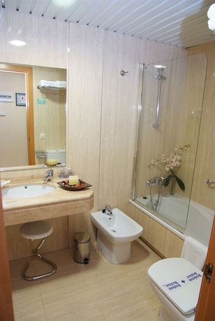 Imagen de la habitación del Hotel La Noyesa. Foto 10