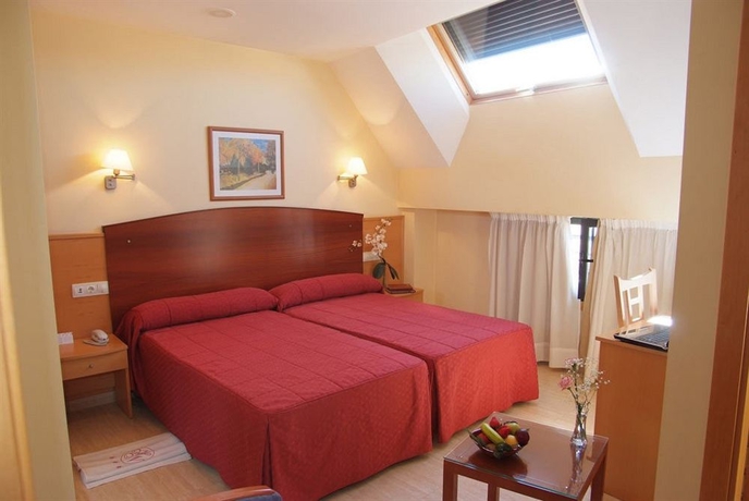 Imagen de la habitación del Hotel La Noyesa. Foto 13