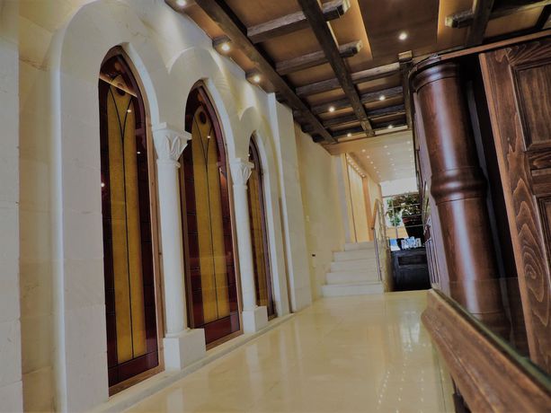 Imagen de los interiores del Hotel La PLace, Zahlah. Foto 17