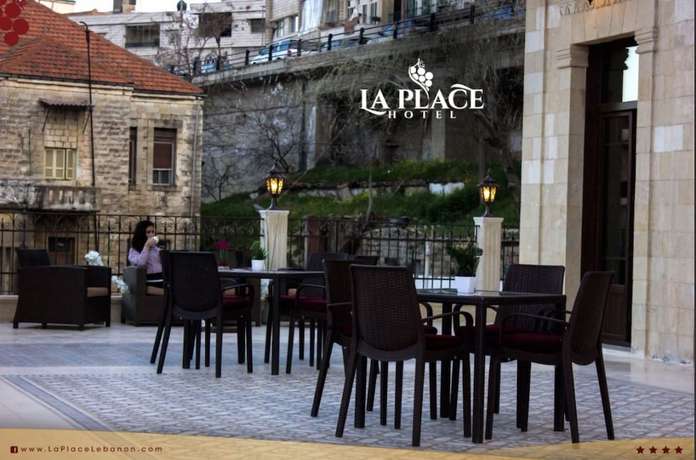 Imagen del bar/restaurante del Hotel La PLace, Zahlah. Foto 6