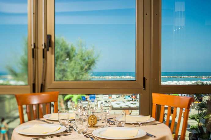 Imagen del bar/restaurante del Hotel La Pace, Bellaria-Igea Marina. Foto 6
