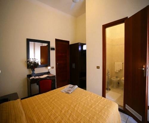 Imagen de la habitación del Hotel La Pace, Mil&aacute;n. Foto 8