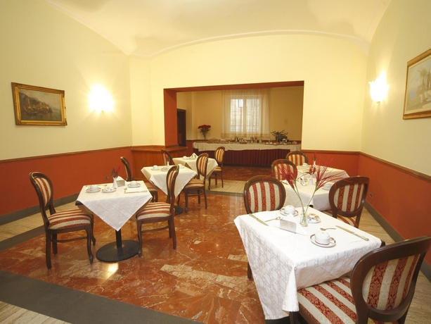 Imagen del bar/restaurante del Hotel La Pace, Nápoles. Foto 2