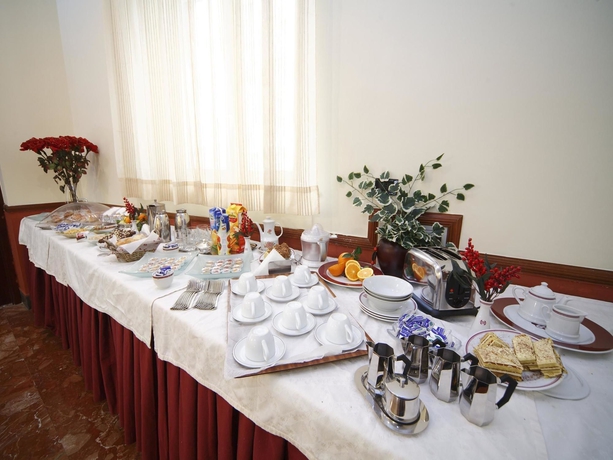 Imagen del bar/restaurante del Hotel La Pace, Nápoles. Foto 3