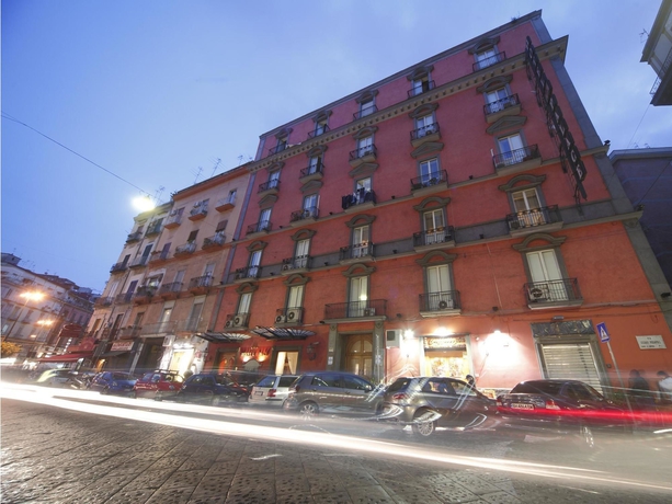 Imagen de los exteriores del Hotel La Pace, Nápoles. Foto 15